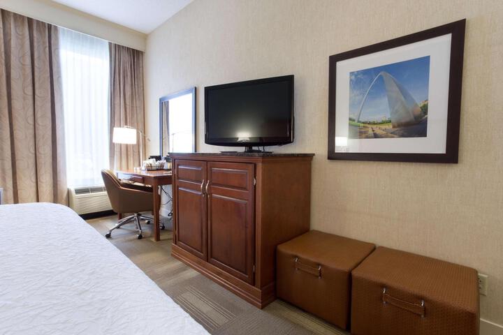 1 King Bed (5 of 6)
