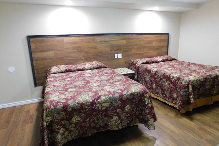 Room 9 of 32