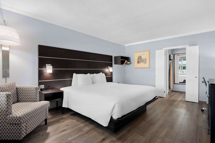 1 Queen Bed Excrm Dvd High Speed Full Breakfast (5 of 13)