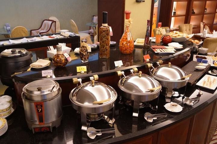 Breakfast/Coffee Service 83 of 101