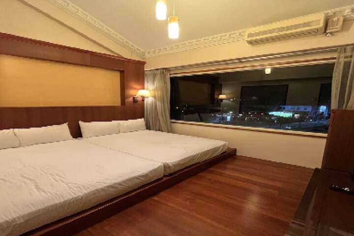 Room 6 of 20