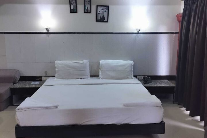 Room 11 of 48