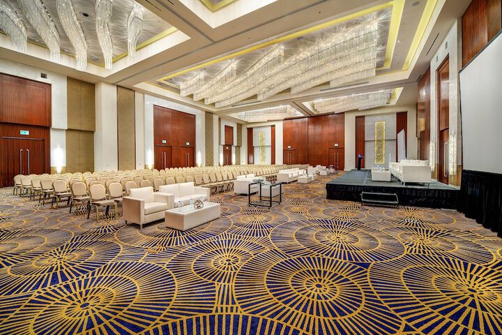 Ballroom/Hall 83 of 94