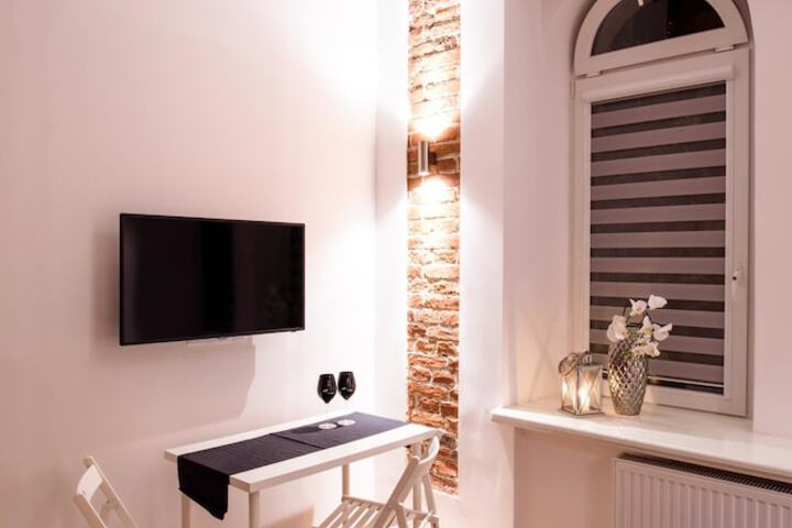 Room 4 of 84