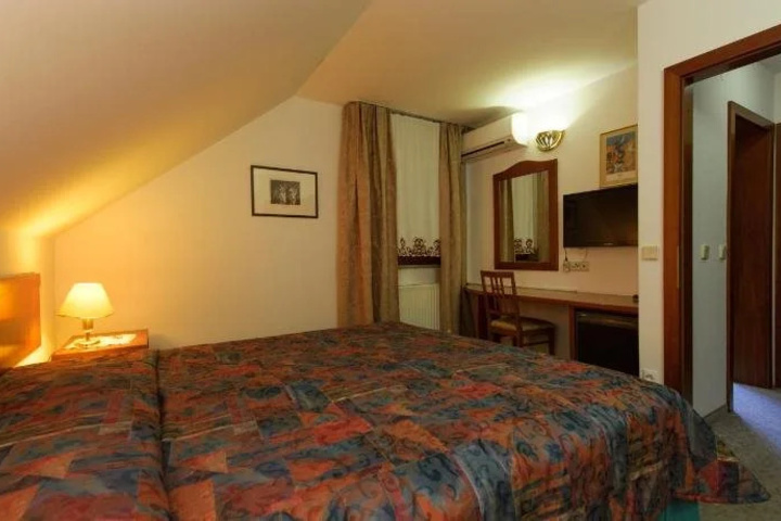 Room 3 of 26