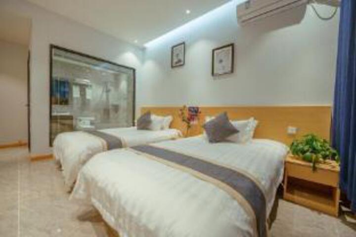 Room 5 of 6