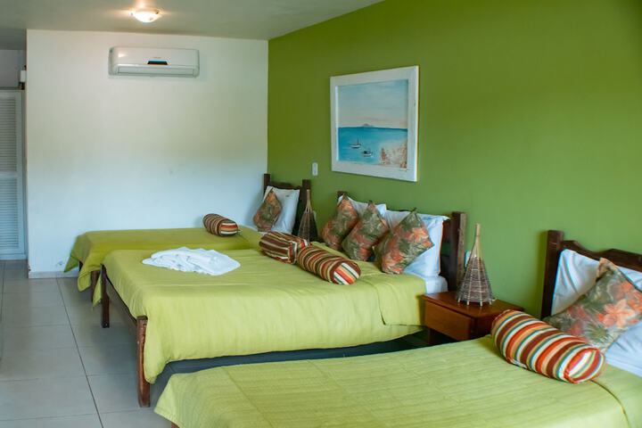 Room 12 of 32