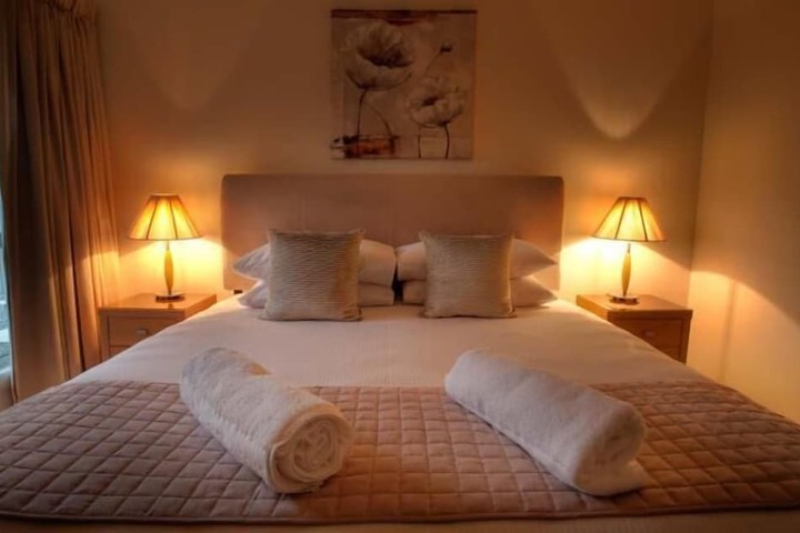 Room 6 of 14