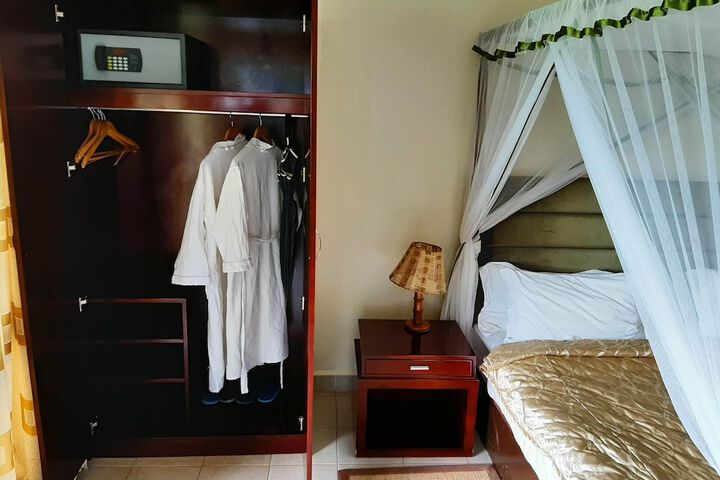 Room 17 of 90