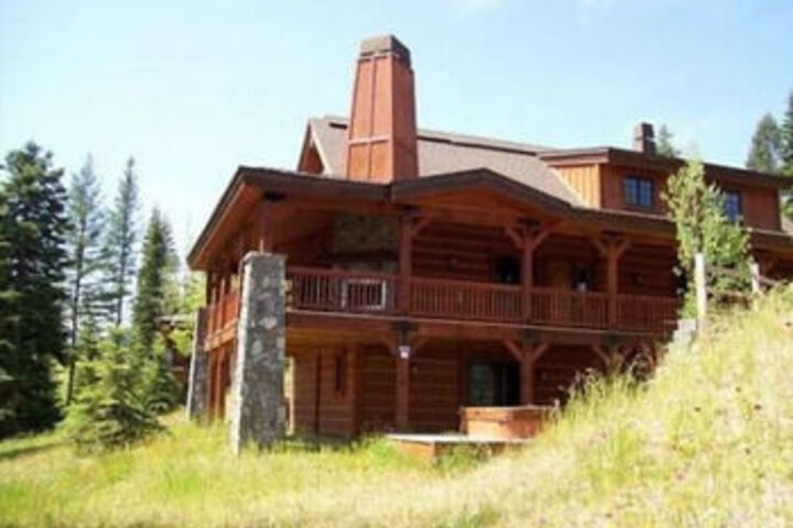 Staircase 14 4 Br Cabin by RedAwning in Donnelly, ID