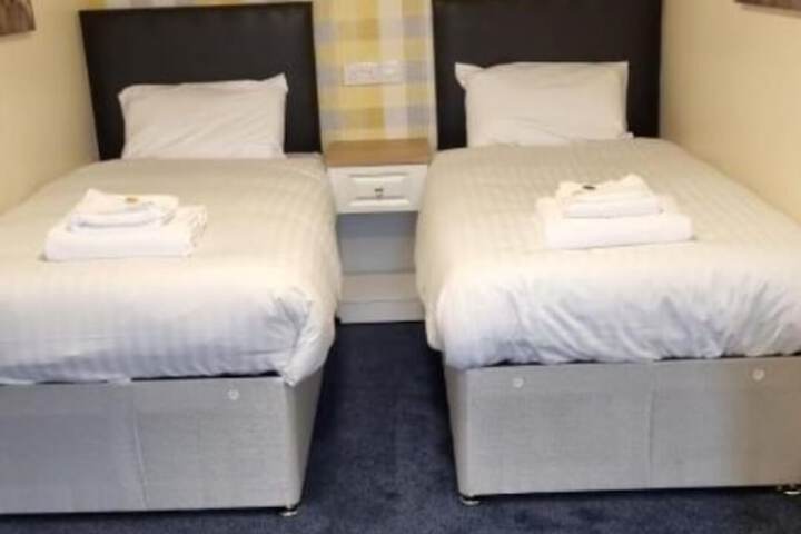 Room 8 of 12