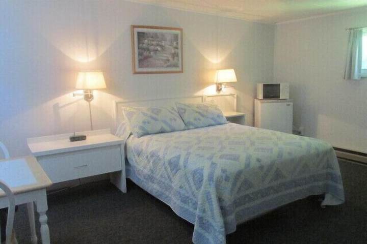 Country Squire Motel