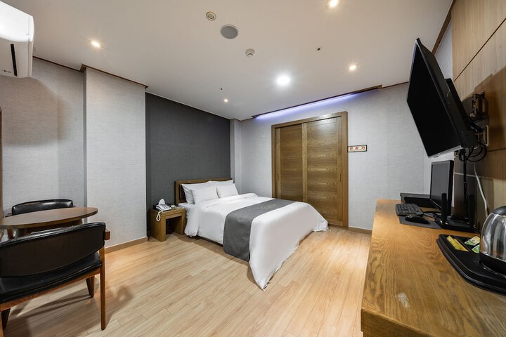 Room 10 of 91