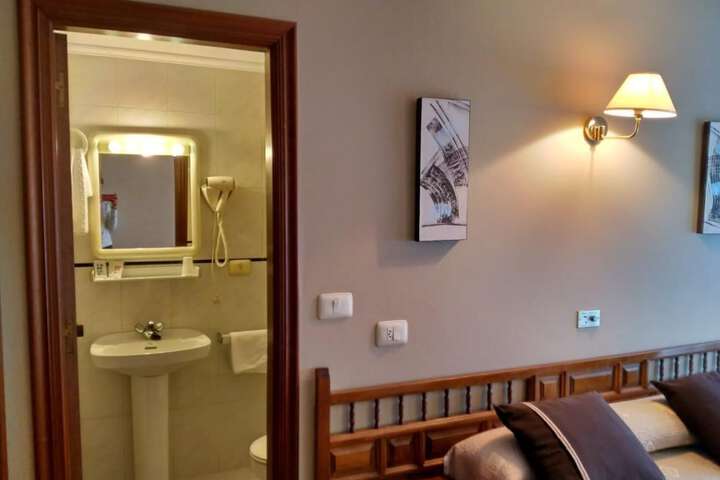 Room 6 of 37