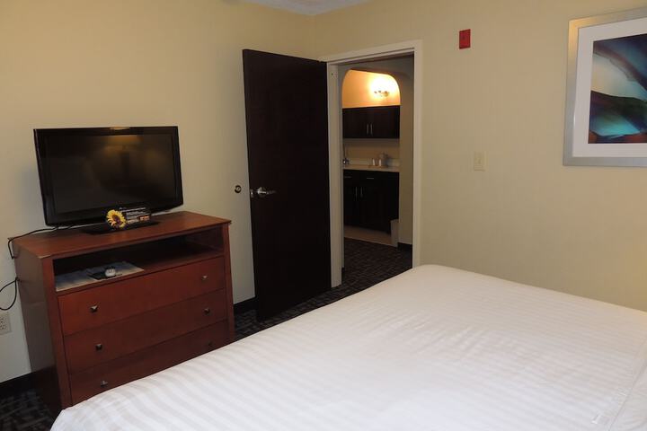 1 King Bed Suite (19 of 23)