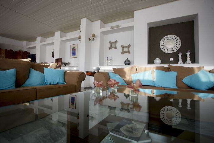 Guest Lobby