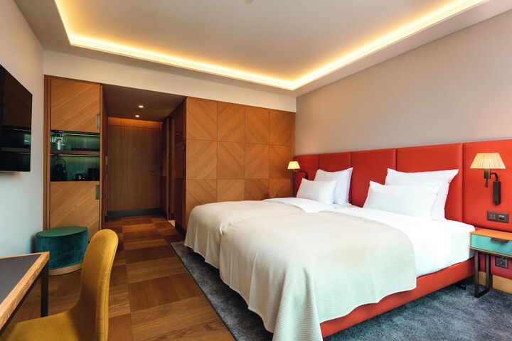 Room 5 of 42