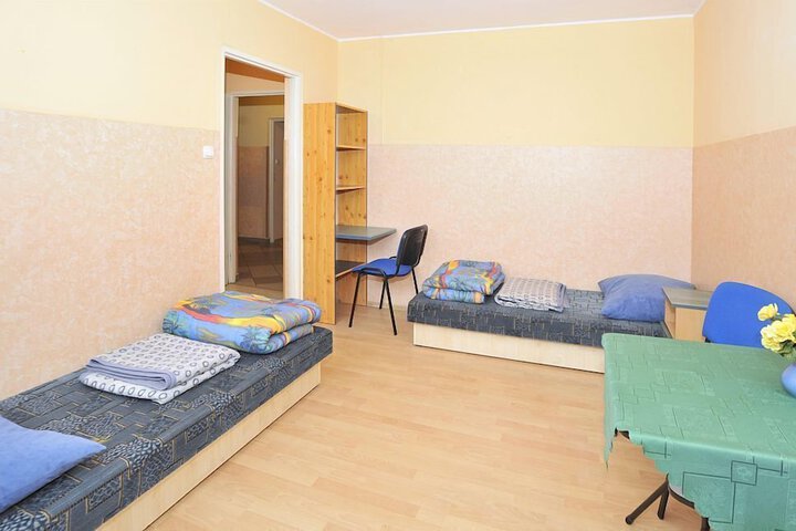 Room 10 of 18