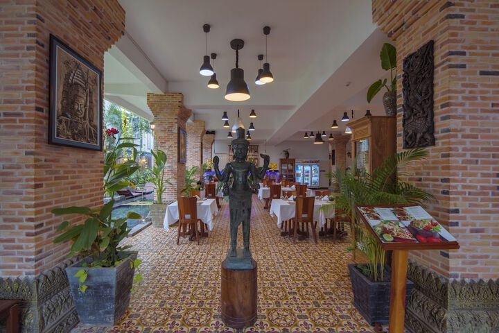 Dining 67 of 100