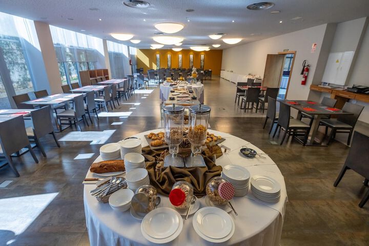 Breakfast/Coffee Service 65 of 93