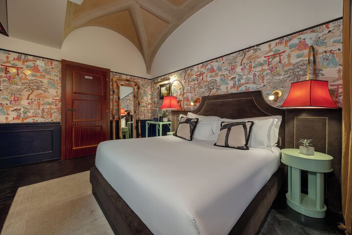 Room 21 of 32