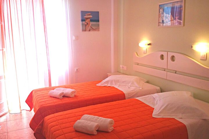 Room 3 of 33