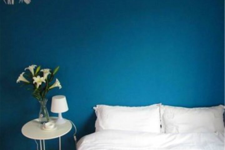 Room 2 of 10