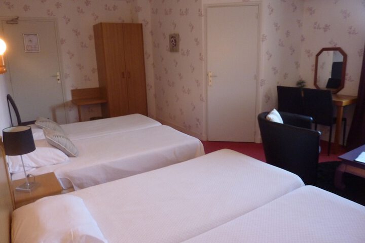 Room 33 of 61