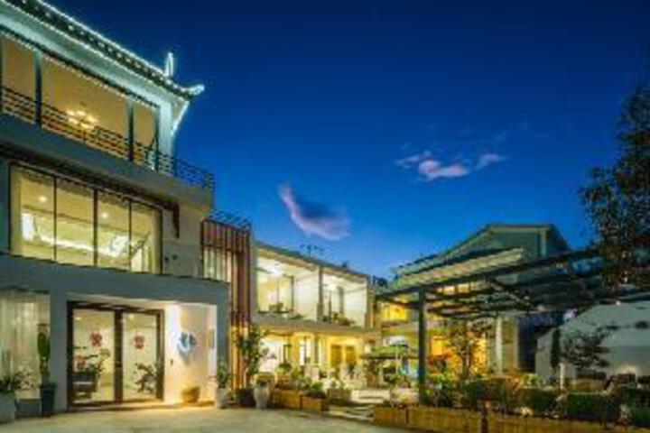 Moshang Huakai Inn