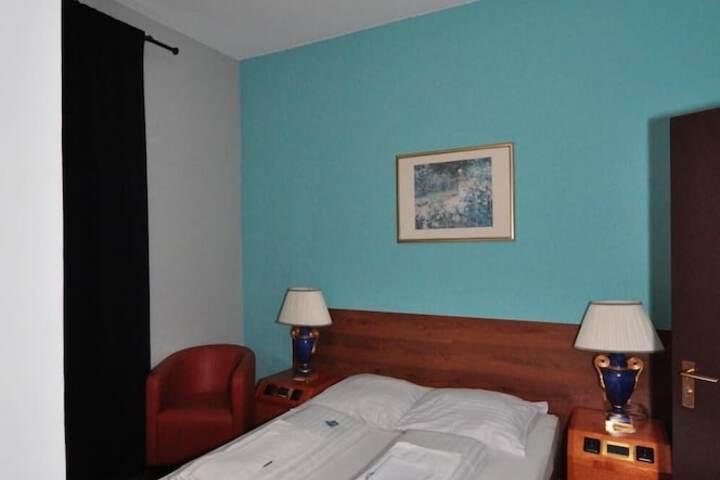 Room 2 of 39