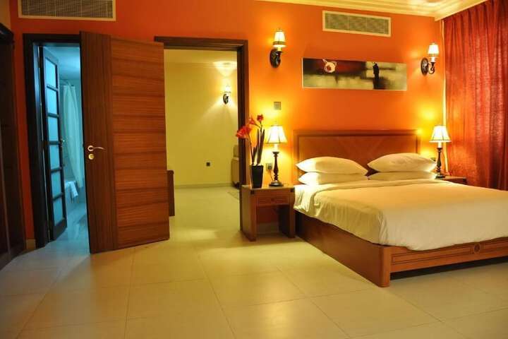 Room 21 of 38
