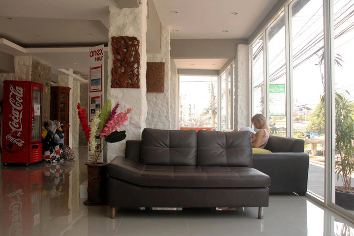 Photo 1