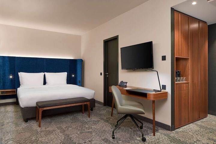 Room 5 of 39