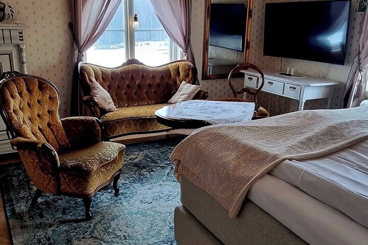 Room 13 of 50