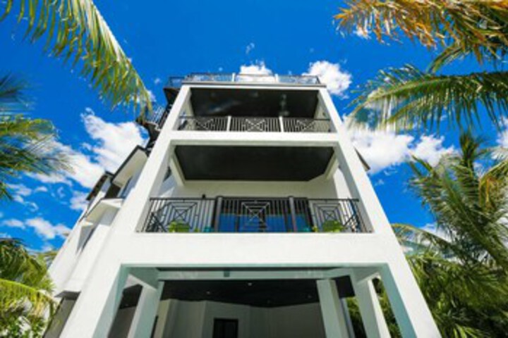Hotel 7 of 25
