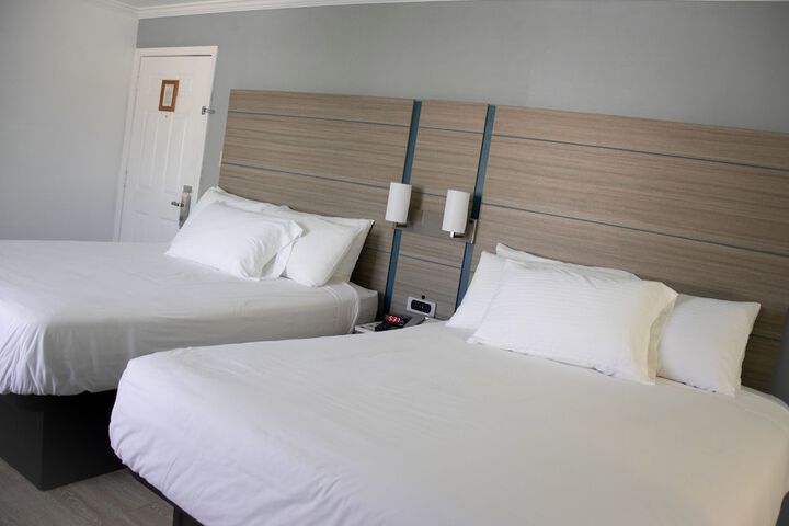 Double Deluxe King Bed (8 of 14)