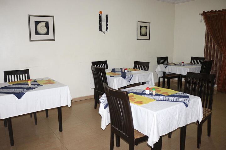 Dining 3 of 18
