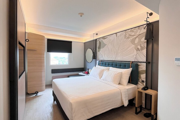 Room 27 of 68