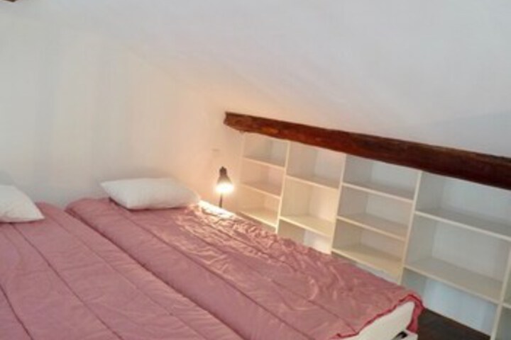 Room 17 of 28