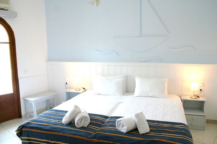 Room 14 of 42