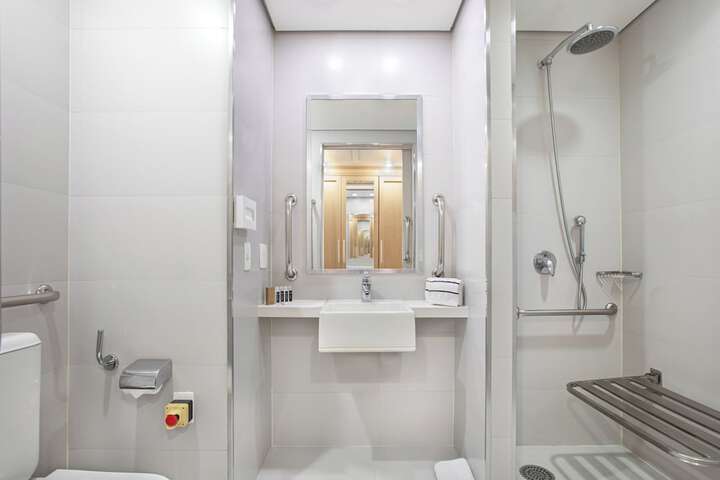 Room 20 of 128