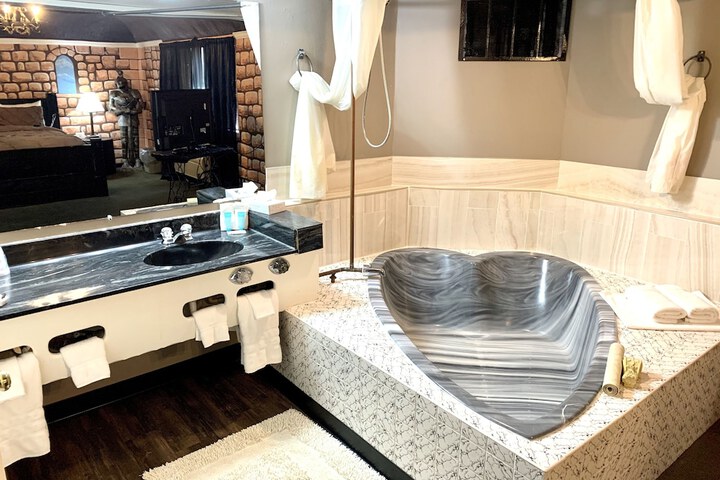 2 Queen Beds (35 of 99)