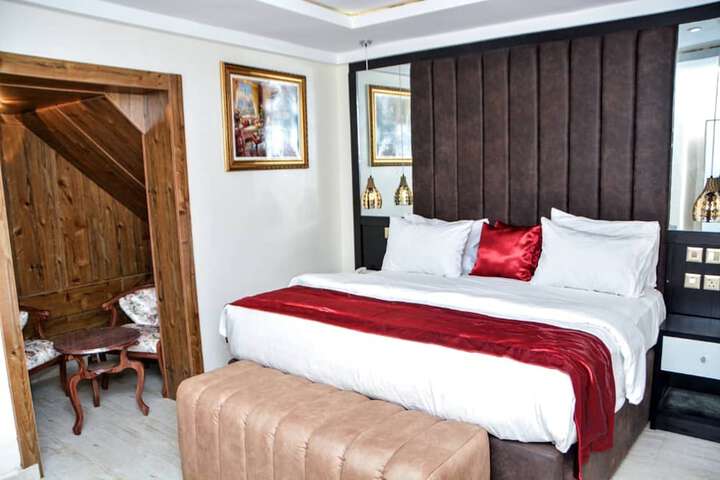 Room 18 of 29