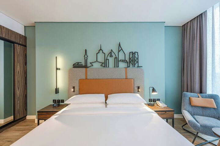Room 9 of 48