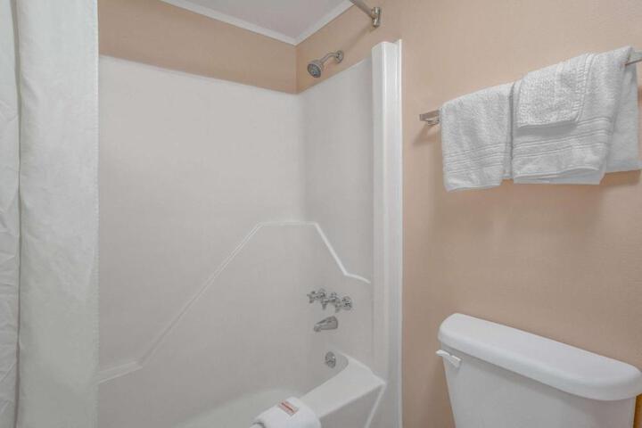 2 Double Beds (6 of 10)
