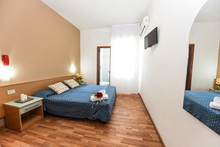 Room 10 of 40