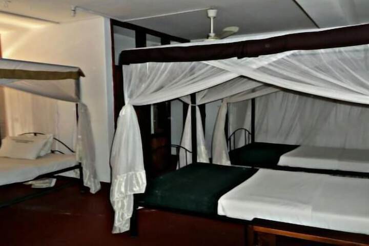 Room 6 of 11