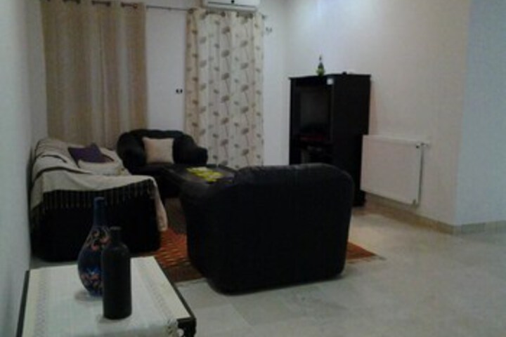 Room 9 of 11