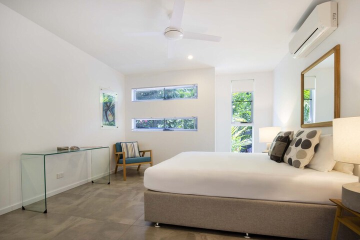 Room 5 of 28