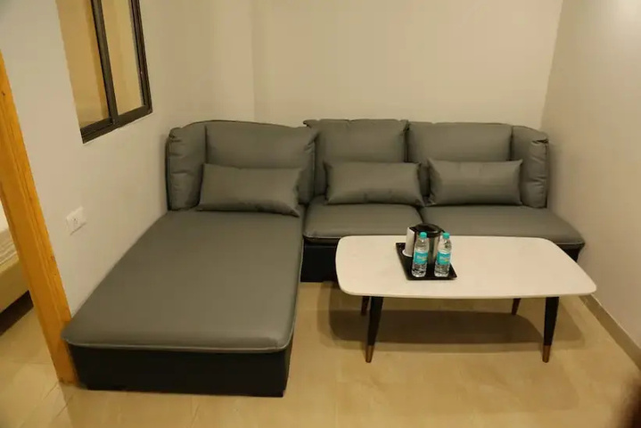 Room 10 of 27